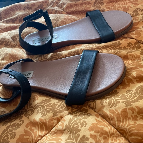 Steve Madden Black Sandals - Picture 2 of 3